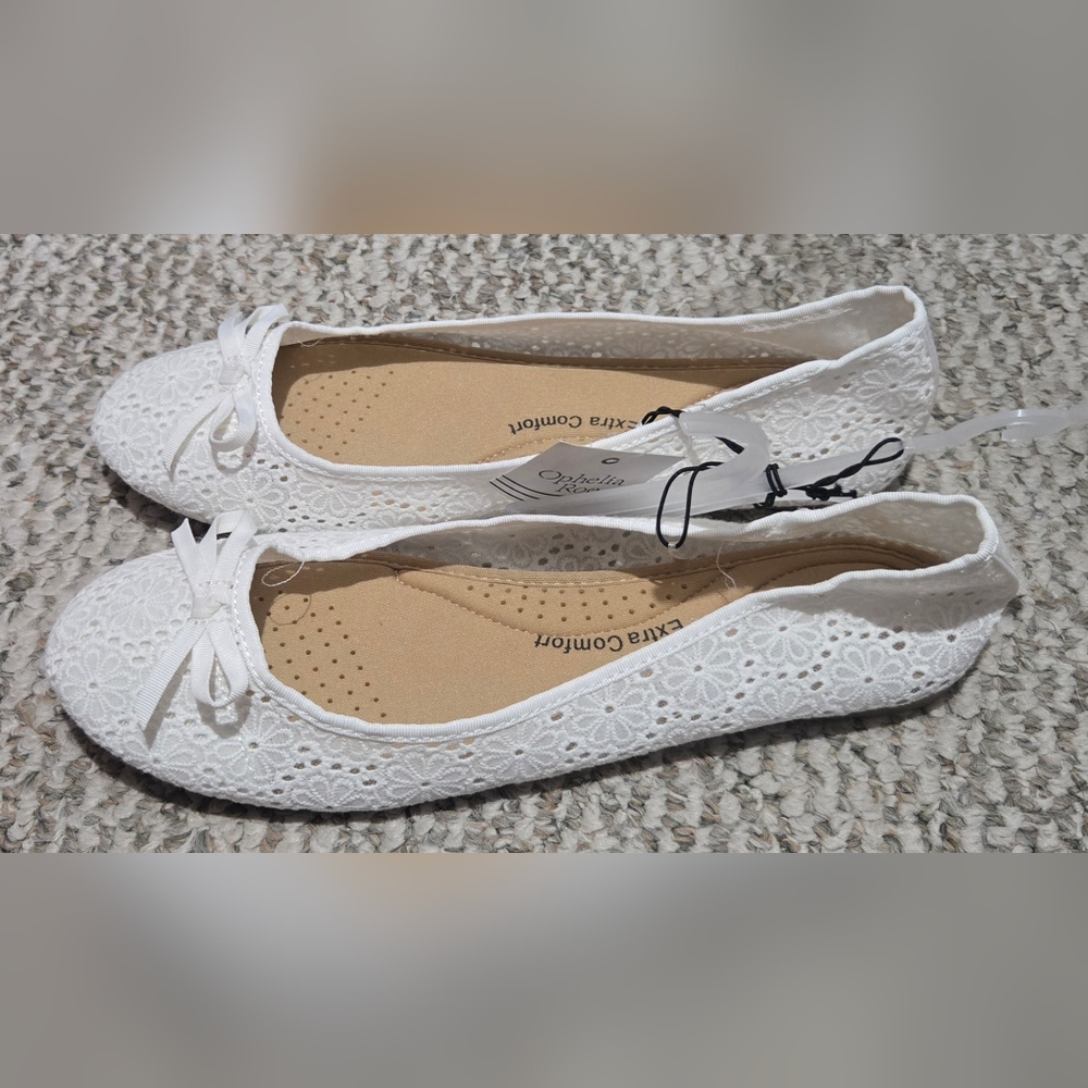 Woman's Size 9.5  White Eyelt Ballet Flats NWT - Picture 2 of 4